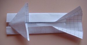 Летающая ракета из бумаги