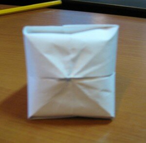 Оригами тюльпан: шаг 12