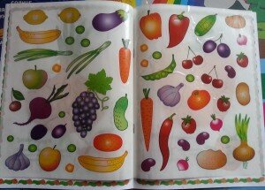 Книга с наклейками "Портреты овощей и фруктов"