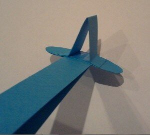 Как сделать самолетик из бумаги - шаг 8
