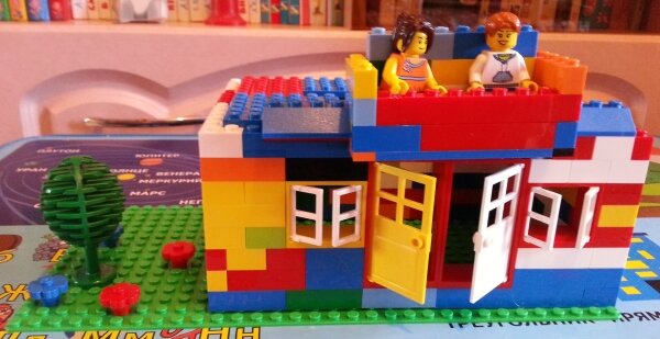 Дом из конструктора Лего