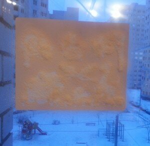 Украшаем окна искусственным снегом