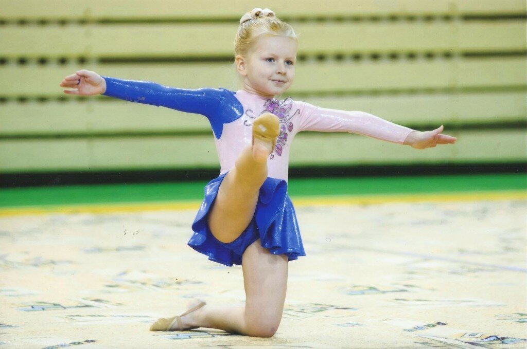 Олеся - гимнастка