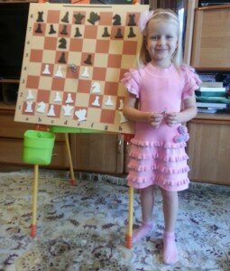 Олеся играет в шахматы с роботами